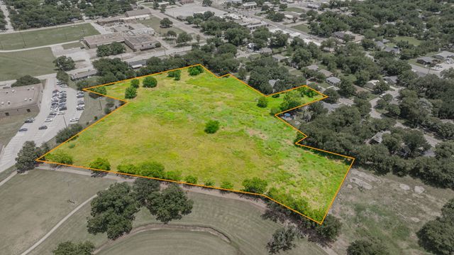 912 W Bridge Street, Granbury, TX 76048
