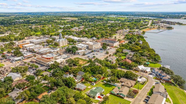 912 W Bridge Street, Granbury, TX 76048