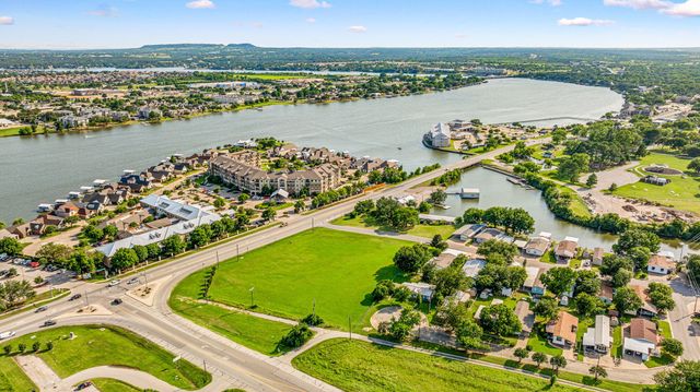 912 W Bridge Street, Granbury, TX 76048