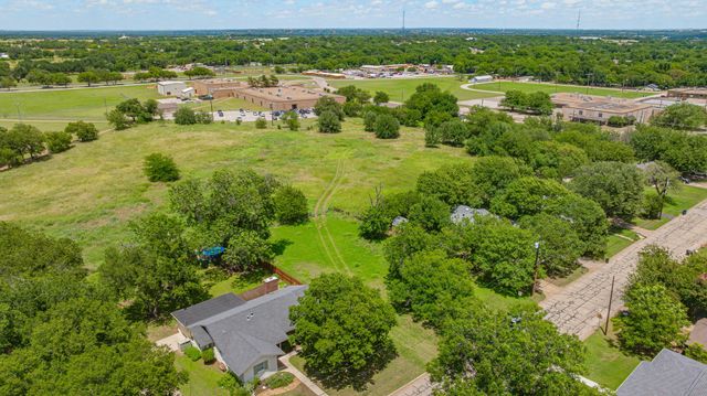 912 W Bridge Street, Granbury, TX 76048