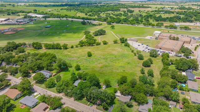 912 W Bridge Street, Granbury, TX 76048