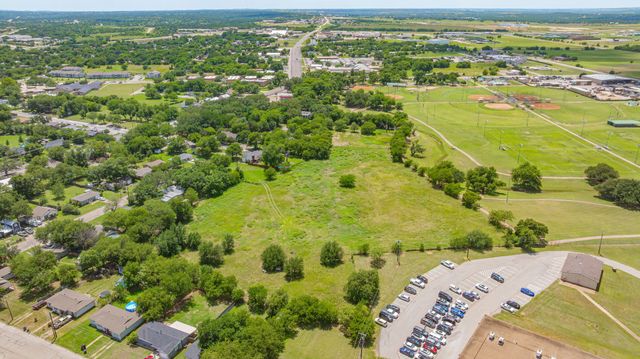 912 W Bridge Street, Granbury, TX 76048
