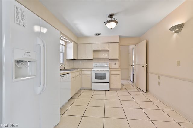 27103 Hilliard Boulevard, Westlake, OH 44145