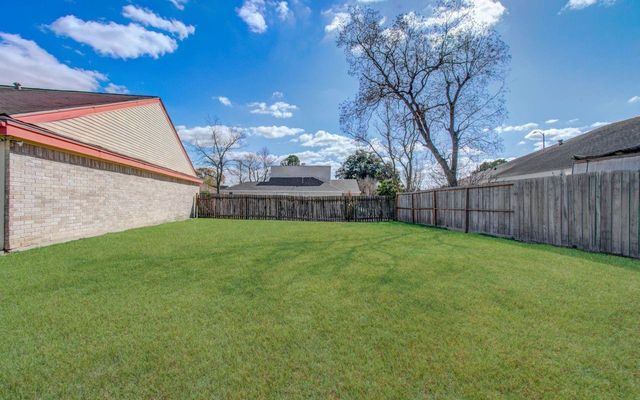 12912 Village Gate Drive, Houston, TX 77082