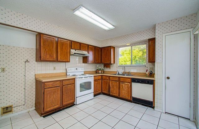 12912 Village Gate Drive, Houston, TX 77082