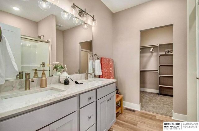 6857 Portage Drive, Papillion, NE 68046