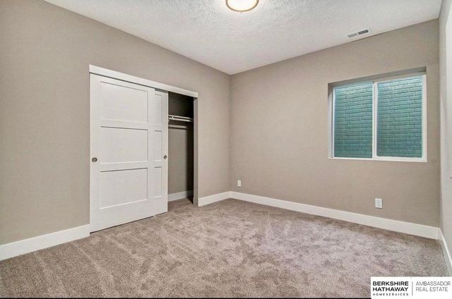 6857 Portage Drive, Papillion, NE 68046