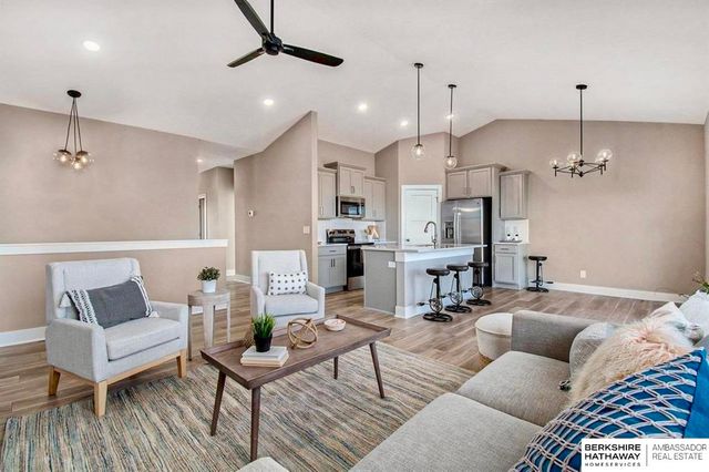 6857 Portage Drive, Papillion, NE 68046