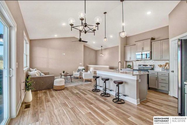 6857 Portage Drive, Papillion, NE 68046