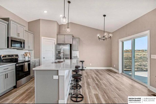 6857 Portage Drive, Papillion, NE 68046
