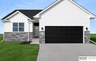 6857 Portage Drive, Papillion, NE 68046