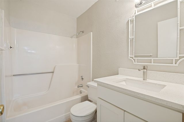 450 Weaver Street, Cedar Hill, TX 75104