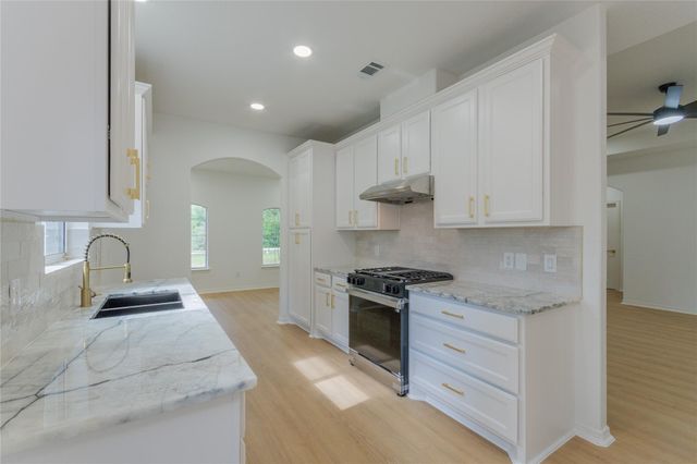 1608 Southern Oaks Drive, Conroe, TX 77301