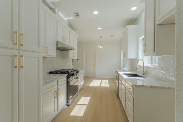 1608 Southern Oaks Drive, Conroe, TX 77301