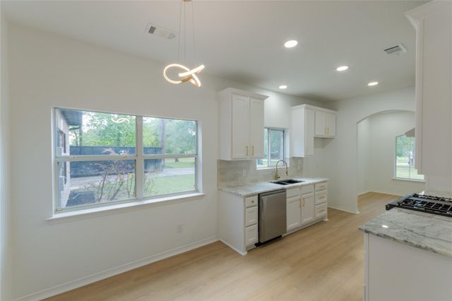 1608 Southern Oaks Drive, Conroe, TX 77301