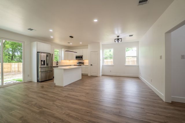 103 Ross Street W, Sulphur Springs, TX 75482