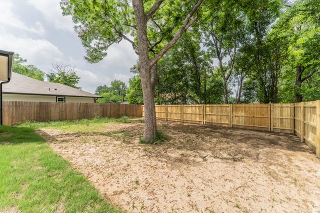 103 Ross Street W, Sulphur Springs, TX 75482