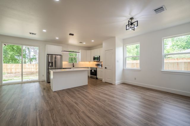 103 Ross Street W, Sulphur Springs, TX 75482