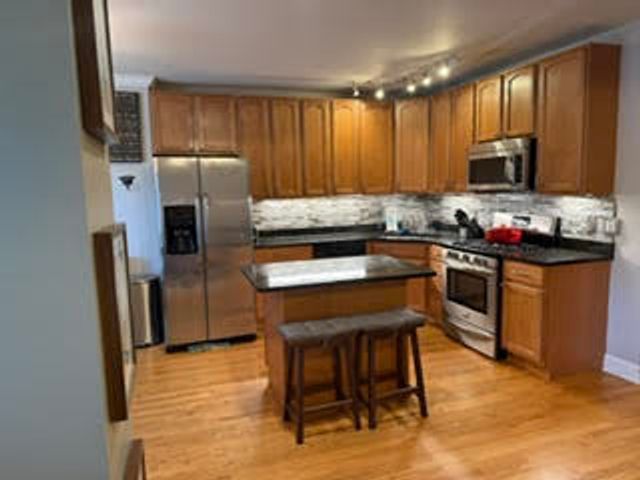 902 W AGATITE Avenue T, Chicago, IL 60640