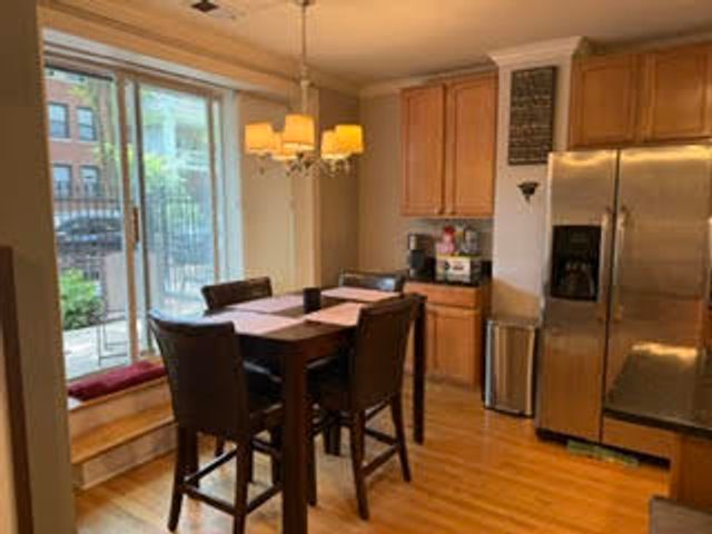 902 W AGATITE Avenue T, Chicago, IL 60640