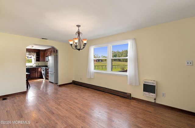 32 Arneytown Hornerstown Road, Cream Ridge, NJ 08514