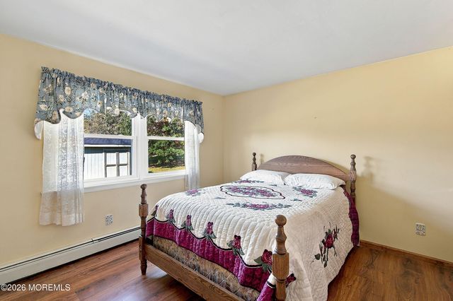 32 Arneytown Hornerstown Road, Cream Ridge, NJ 08514