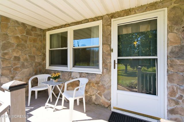 32 Arneytown Hornerstown Road, Cream Ridge, NJ 08514