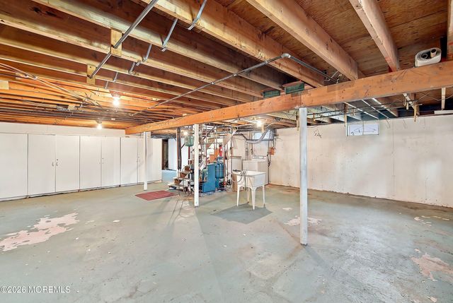 32 Arneytown Hornerstown Road, Cream Ridge, NJ 08514