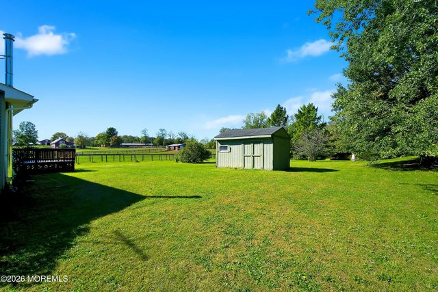 32 Arneytown Hornerstown Road, Cream Ridge, NJ 08514