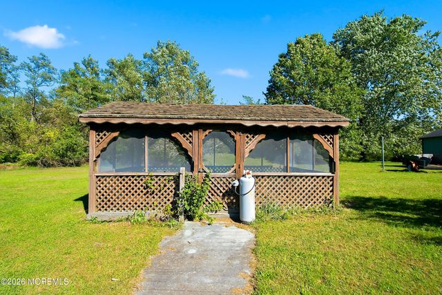 32 Arneytown Hornerstown Road, Cream Ridge, NJ 08514