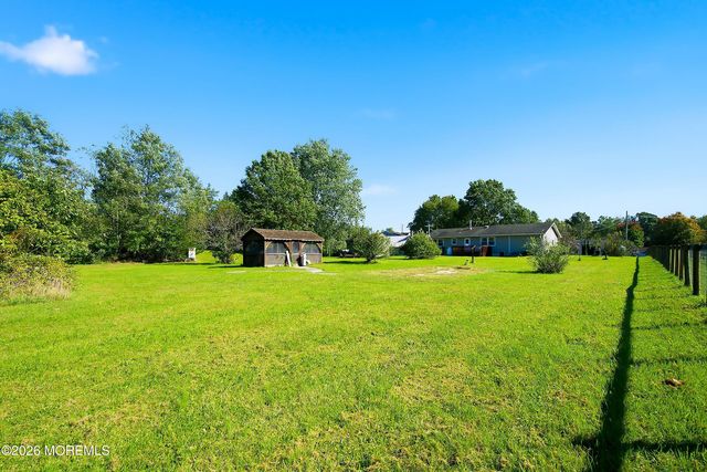 32 Arneytown Hornerstown Road, Cream Ridge, NJ 08514