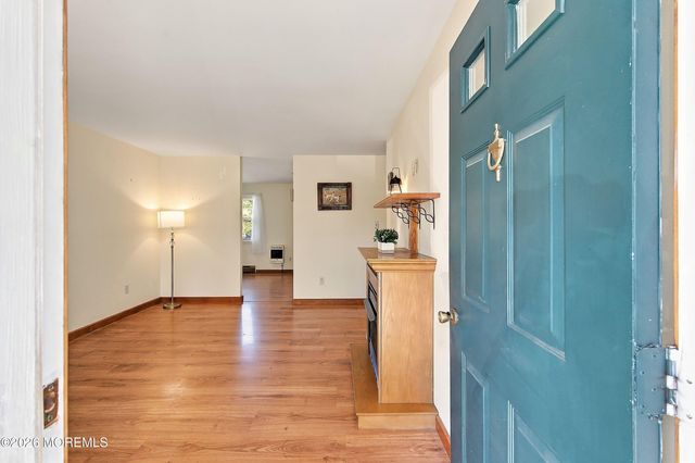 32 Arneytown Hornerstown Road, Cream Ridge, NJ 08514