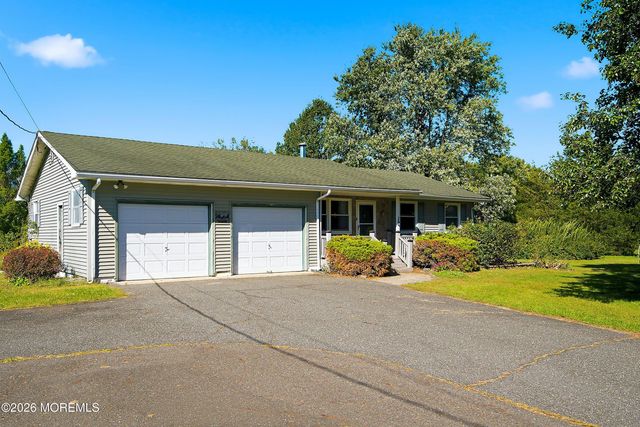 32 Arneytown Hornerstown Road, Cream Ridge, NJ 08514