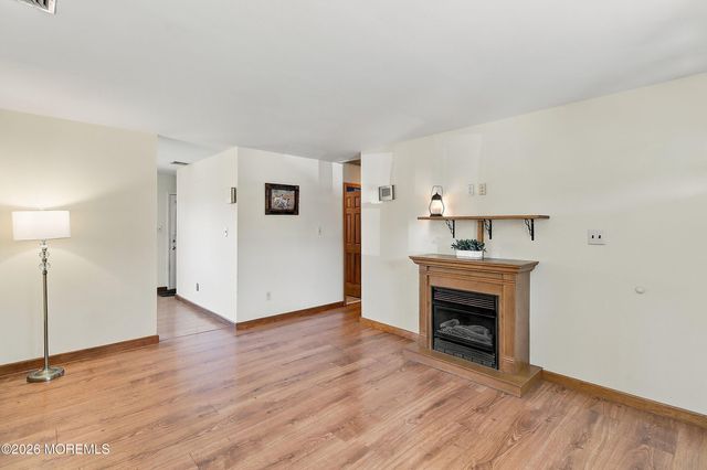 32 Arneytown Hornerstown Road, Cream Ridge, NJ 08514