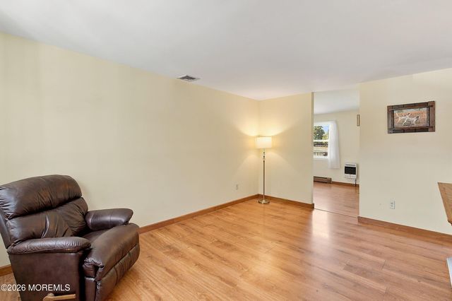 32 Arneytown Hornerstown Road, Cream Ridge, NJ 08514