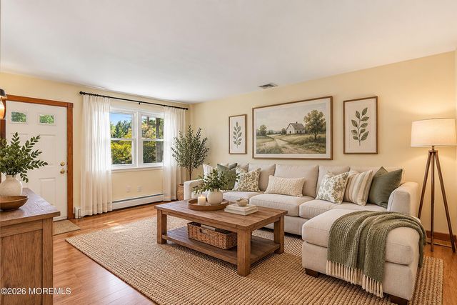 32 Arneytown Hornerstown Road, Cream Ridge, NJ 08514