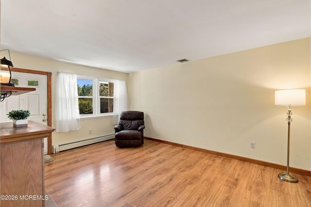 32 Arneytown Hornerstown Road, Cream Ridge, NJ 08514