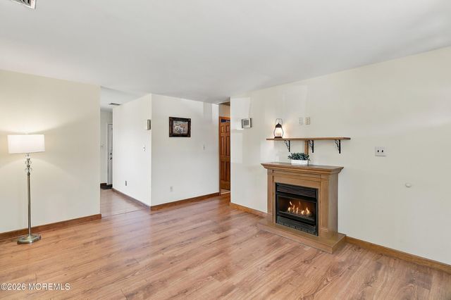 32 Arneytown Hornerstown Road, Cream Ridge, NJ 08514