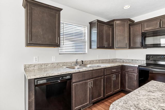 468 W Barcelona Street, Republic, MO 65738