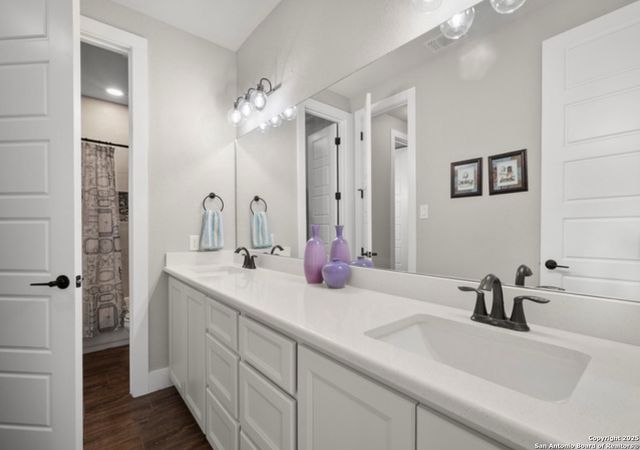 451 Stone Loop, Castroville, TX 78009