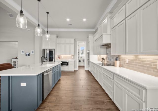 451 Stone Loop, Castroville, TX 78009