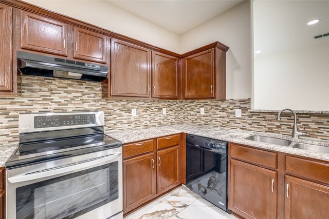 915 Penny Royal Court, Arlington, TX 76002