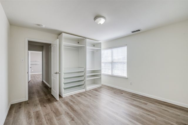 915 Penny Royal Court, Arlington, TX 76002