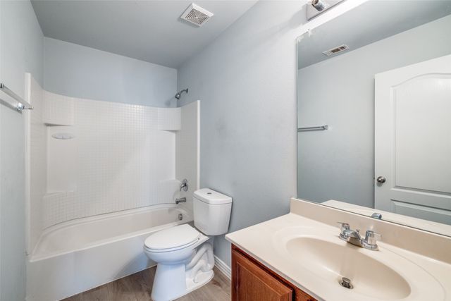 915 Penny Royal Court, Arlington, TX 76002