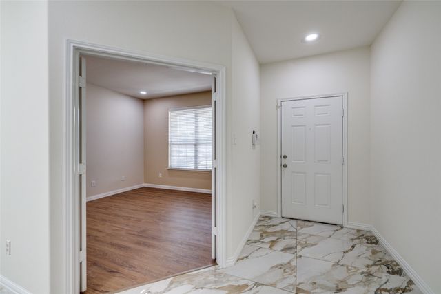 915 Penny Royal Court, Arlington, TX 76002