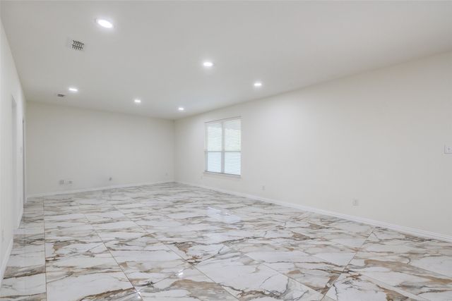 915 Penny Royal Court, Arlington, TX 76002