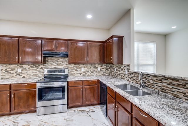 915 Penny Royal Court, Arlington, TX 76002