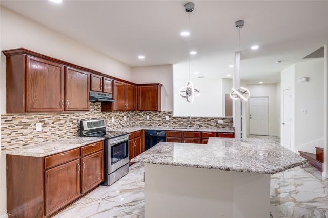 915 Penny Royal Court, Arlington, TX 76002