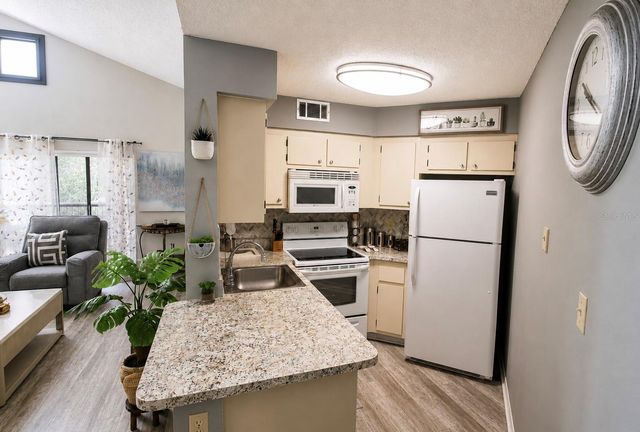 3712 SOUTHPOINTE DRIVE U6, Orlando, FL 32822