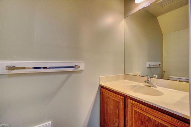 122 Sterling CT, Yorktown, VA 23693
